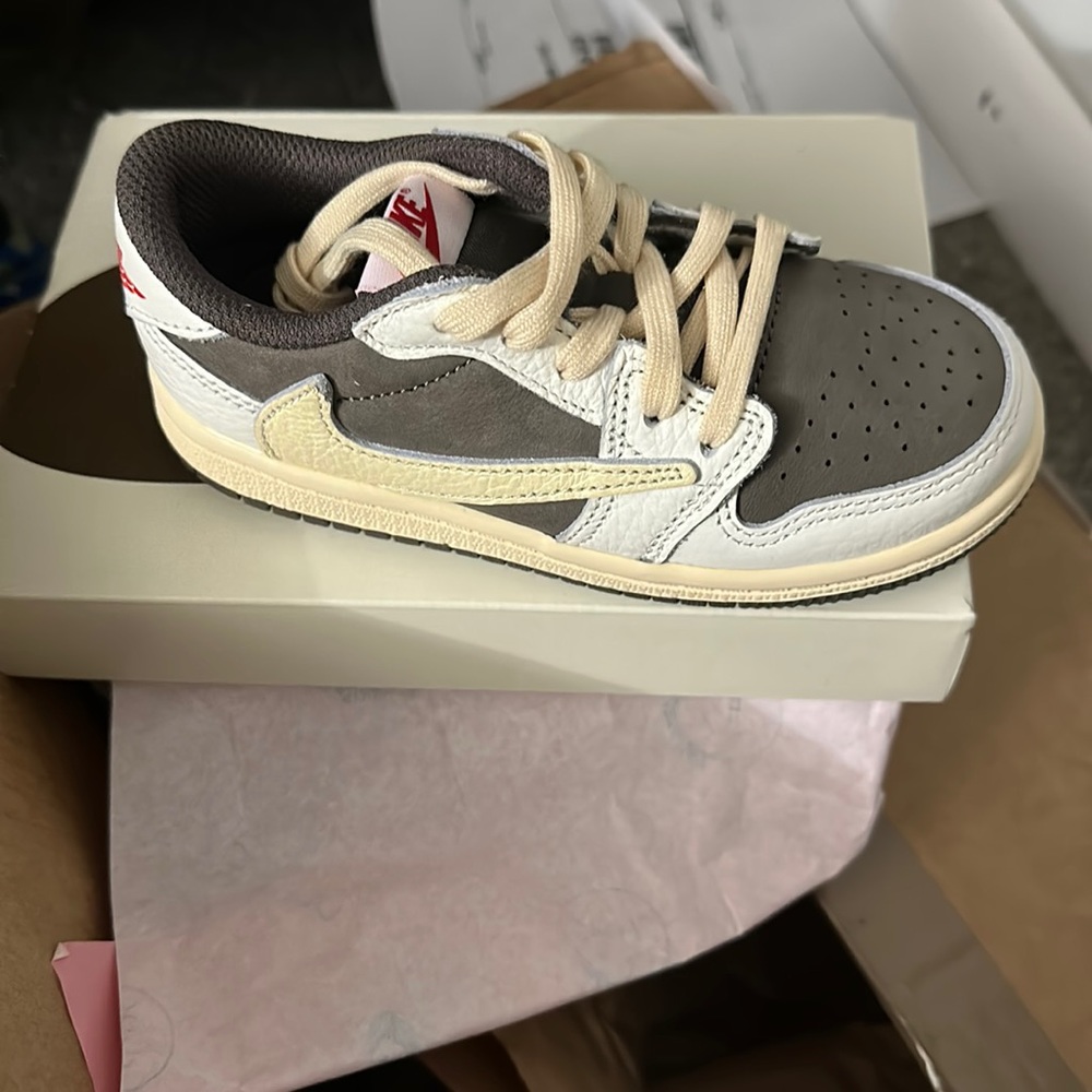 Travis Scott reverse mocha Nike shoes
